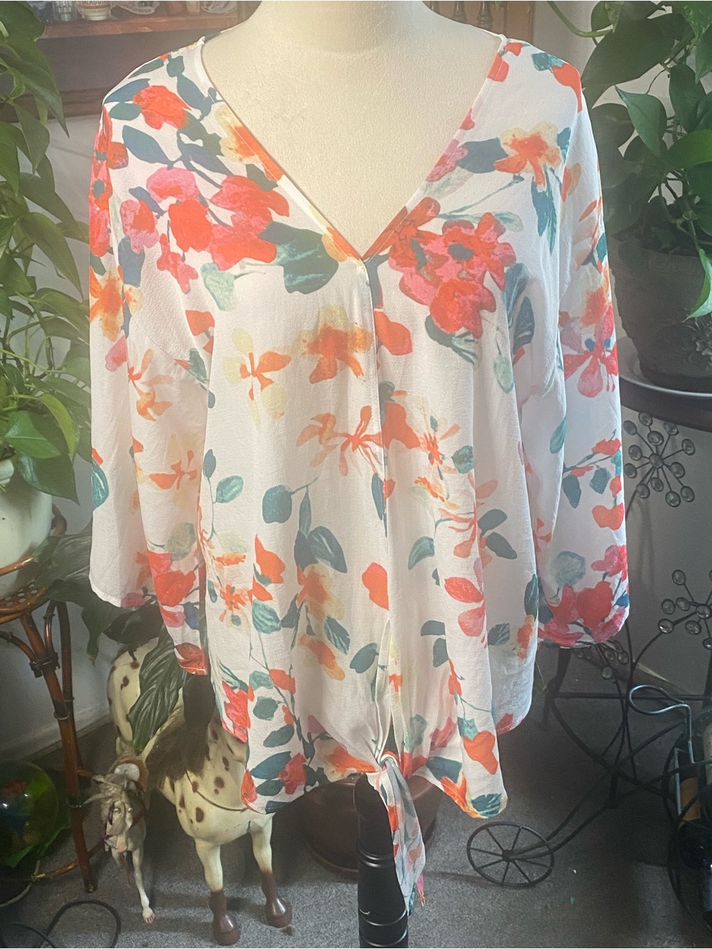 Source Unknown White Floral V-Neck Tie-Hem Blouse with Coral and Teal Accents